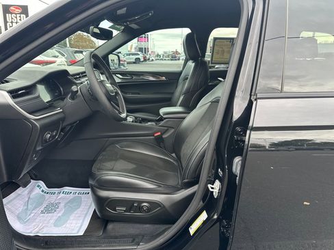 Used 2023 Jeep Grand Cherokee Altitude image 9