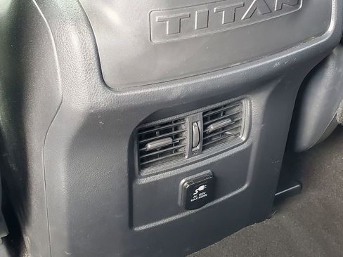Used 2018 Nissan Titan SV w/ SV Convenience Package AWD/4WD image 33