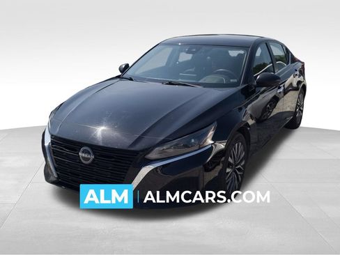 Used 2024 Nissan Altima 2.5 SV FWD image 1