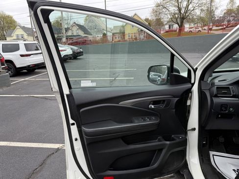 Used 2018 Honda Pilot EX image 10