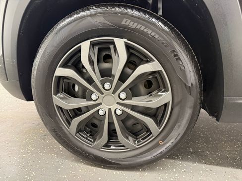 Used 2025 Chevrolet Trax LS image 18