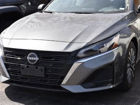 Certified 2025 Nissan Altima 2.5 SV image 2