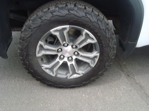 Used 2023 GMC Sierra 1500 SLE AWD/4WD image 4