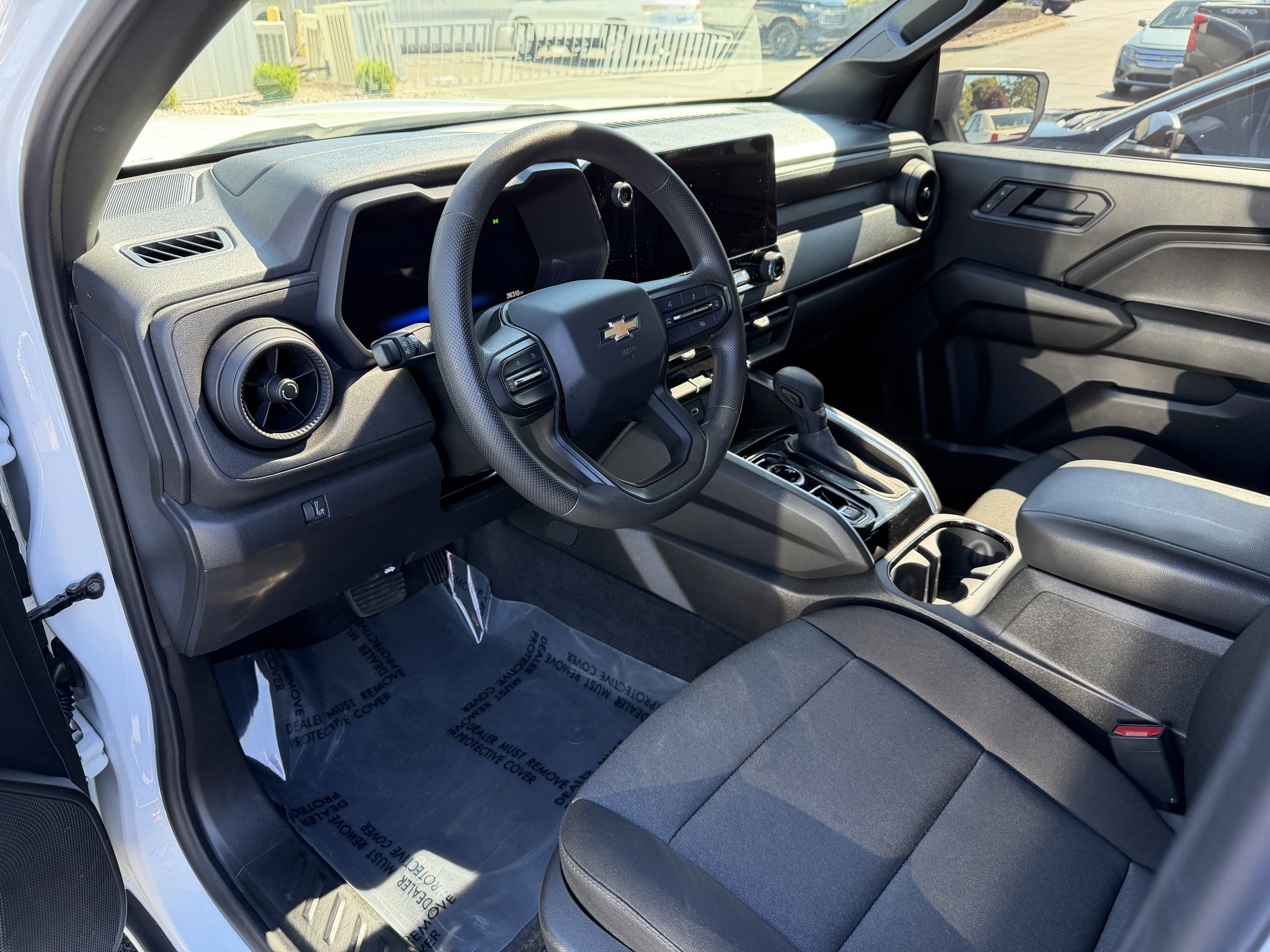 Used 2025 Chevrolet Colorado W/T AWD/4WD image 11