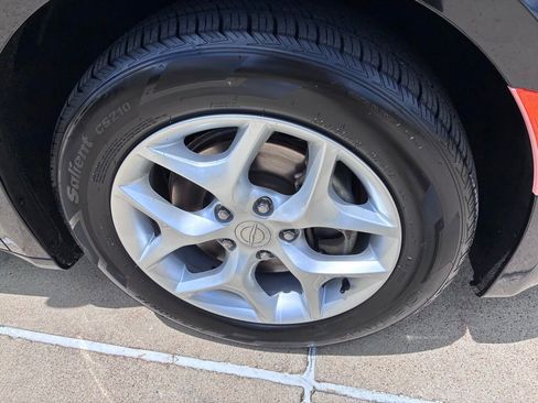 Used 2018 Chrysler Pacifica Touring Plus w/ Tire & Wheel Group FWD image 3