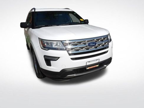 Used 2018 Ford Explorer XLT AWD/4WD image 2