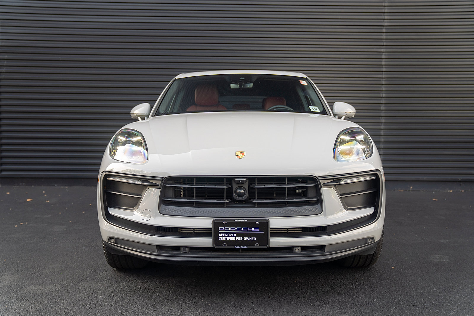 Certified 2023 Porsche Macan AWD/4WD image 25