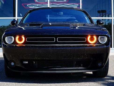 Used 2019 Dodge Challenger SXT RWD image 3