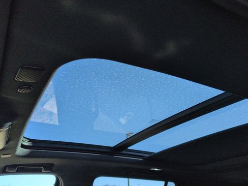 Used 2023 Chevrolet Tahoe High Country image 14