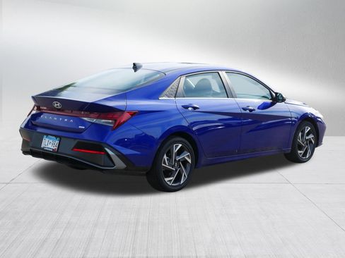Certified 2026 Hyundai Elantra Limited FWD image 7