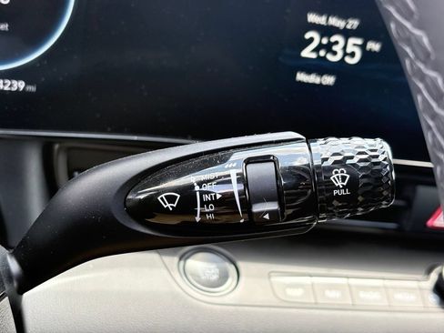 New 2025 Hyundai Elantra SEL FWD image 17