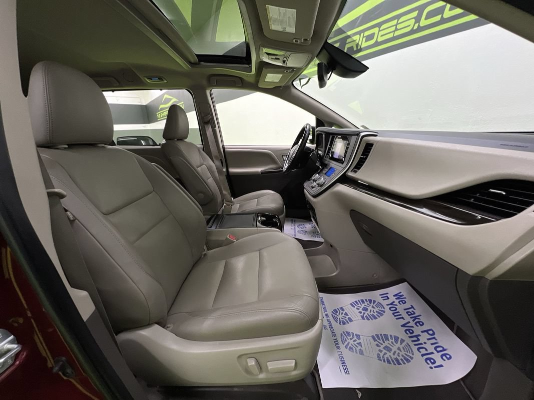 Used 2020 Toyota Sienna XLE w/ XLE Navigation Package FWD image 29