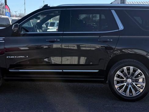 Used 2021 GMC Yukon Denali w/ Denali Premium Package image 9