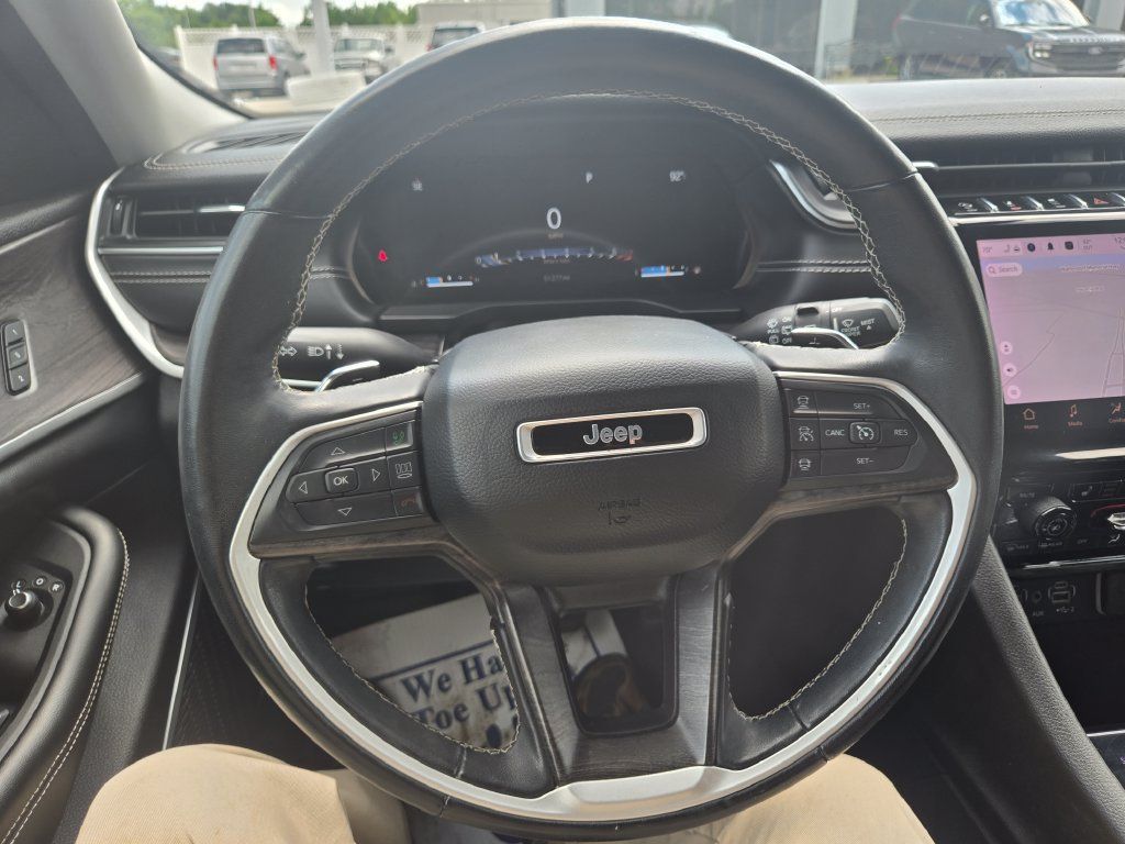 Used 2022 Jeep Grand Cherokee L Limited AWD/4WD image 12