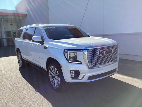 Used 2021 GMC Yukon XL Denali w/ Denali Premium Package image 2