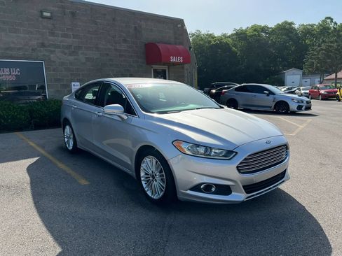 Used 2016 Ford Fusion SE w/ Equipment Group 202A FWD image 3