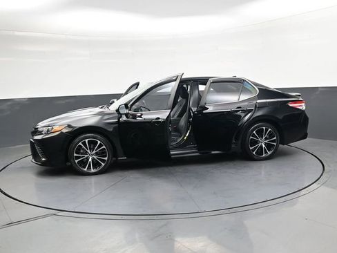 Used 2020 Toyota Camry SE image 40