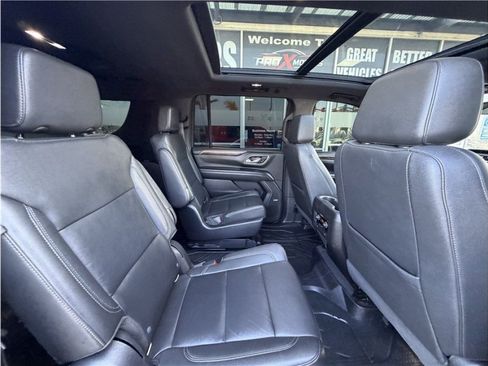 Used 2021 Chevrolet Suburban LT RWD image 29