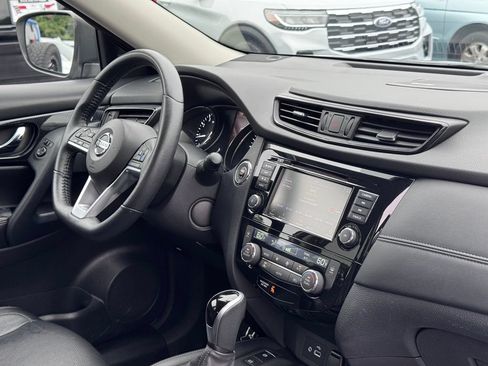 Used 2019 Nissan Rogue SL AWD/4WD image 5