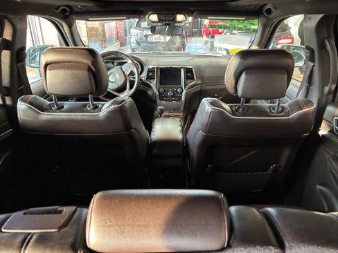 Used 2018 Jeep Grand Cherokee Overland image 14