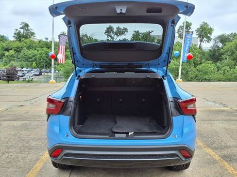 Used 2024 Chevrolet Trax RS FWD image 11