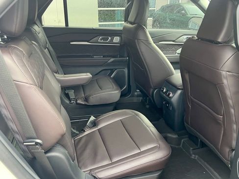 Used 2025 Ford Explorer Platinum w/ LUX Leather Package image 18