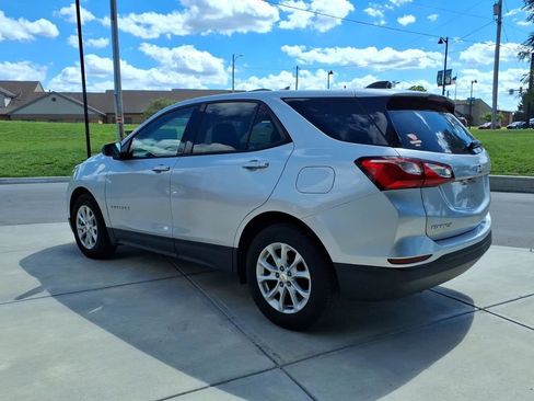 Used 2019 Chevrolet Equinox LS w/ LS Convenience Package FWD image 5