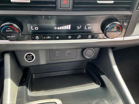 Used 2021 Nissan Rogue S image 15