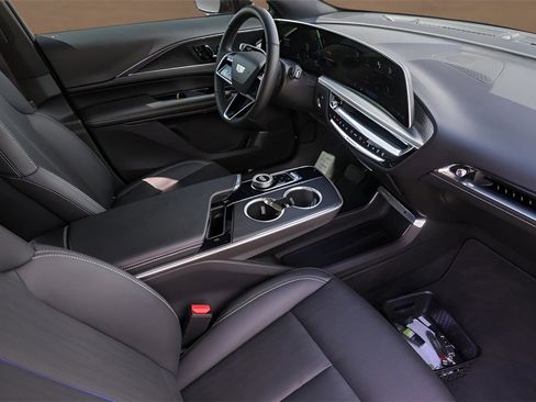 Certified 2024 Cadillac Lyriq Luxury image 27