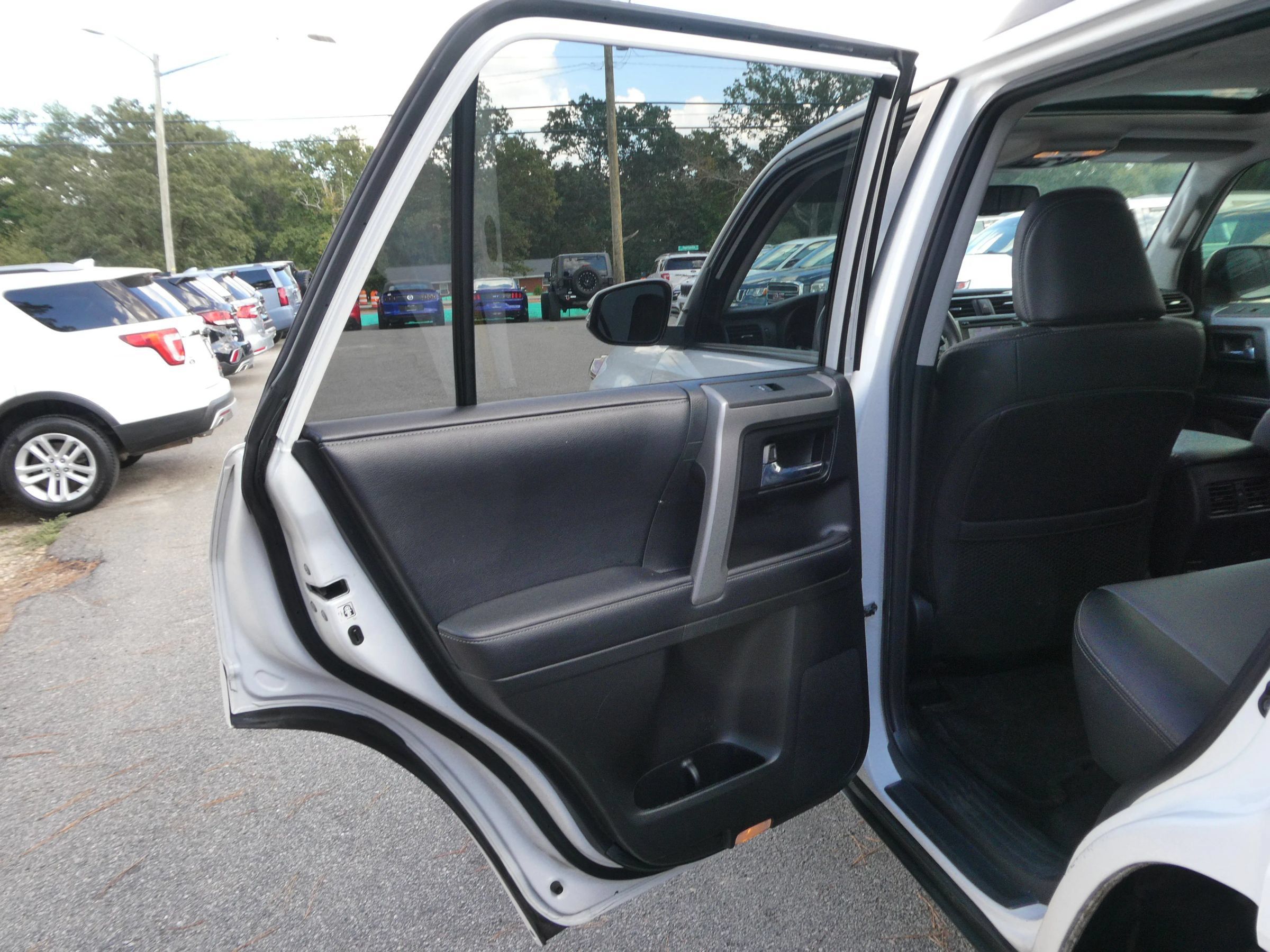Used 2019 Toyota 4Runner SR5 Premium AWD/4WD image 30