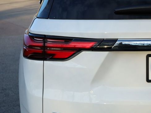 Used 2023 Chevrolet Traverse LS w/ Safety Package image 21