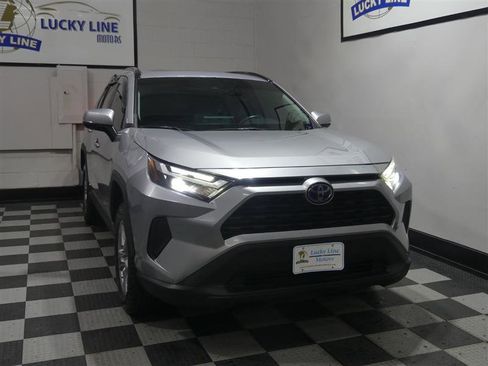 Used 2022 Toyota RAV4 XLE w/ Convenience Package AWD/4WD image 5
