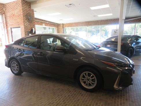 Used 2018 Toyota Prius Prime Premium FWD image 65