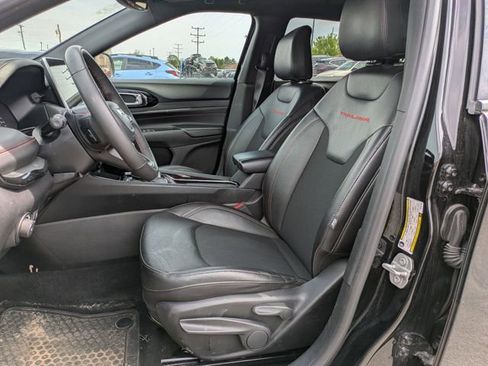 Used 2024 Jeep Compass Trailhawk AWD/4WD image 7