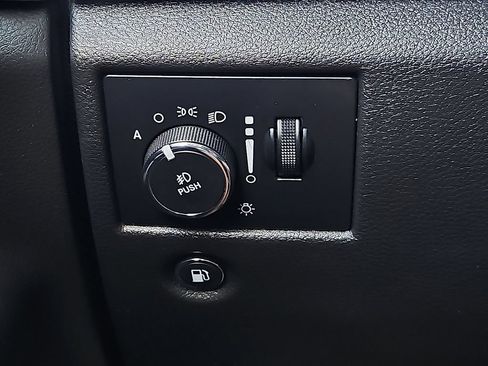 Used 2019 Jeep Grand Cherokee Limited AWD/4WD image 24