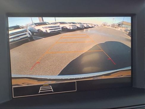 Used 2024 GMC Terrain SLE image 17