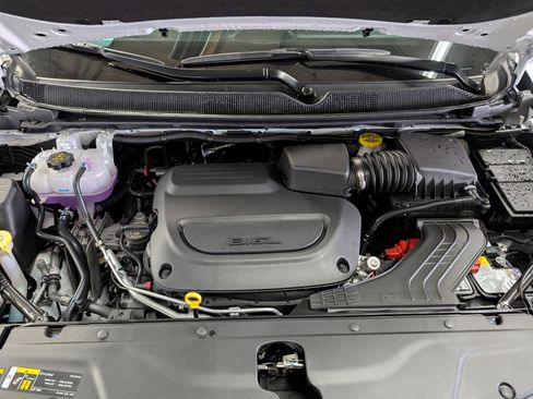 New 2026 Chrysler Pacifica Select image 4