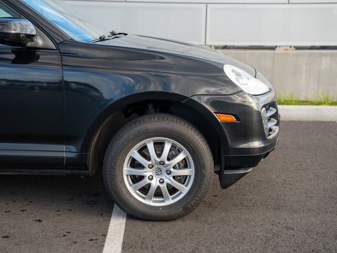 Used 2010 Porsche Cayenne AWD/4WD image 9