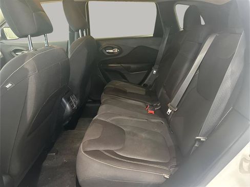 Used 2016 Jeep Cherokee Latitude AWD/4WD image 13