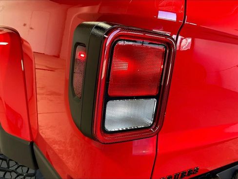 New 2025 Jeep Gladiator Sport image 37