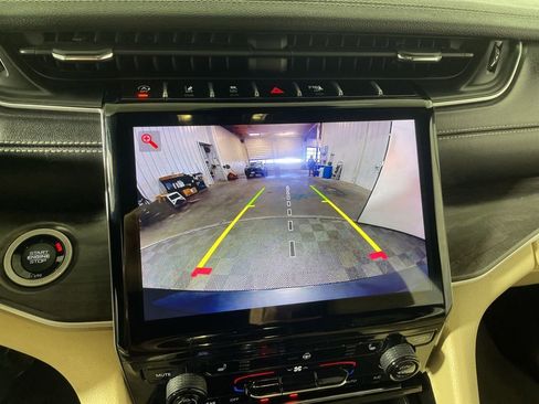 Used 2023 Jeep Grand Cherokee L Limited image 16