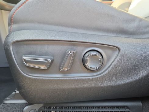 Used 2022 Toyota Sienna XSE image 12