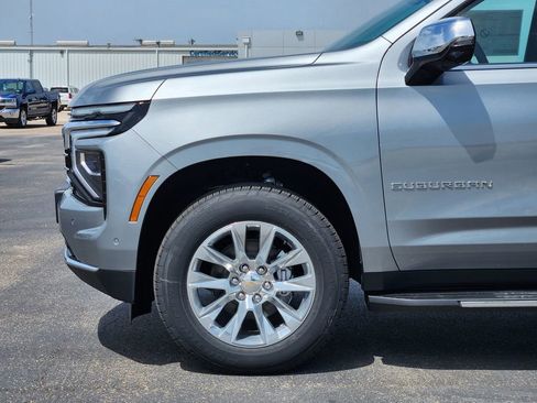 New 2025 Chevrolet Suburban Premier image 6