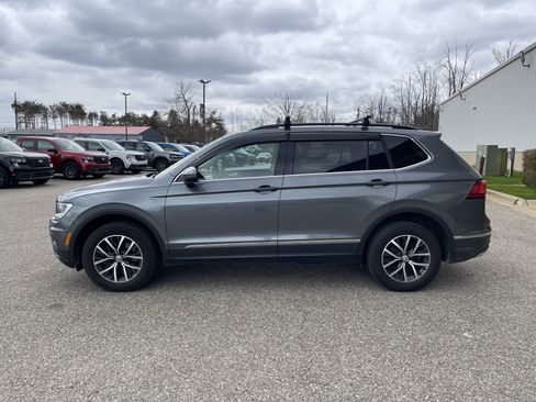 Used 2018 Volkswagen Tiguan SE w/ Panoramic Sunroof Package AWD/4WD image 7
