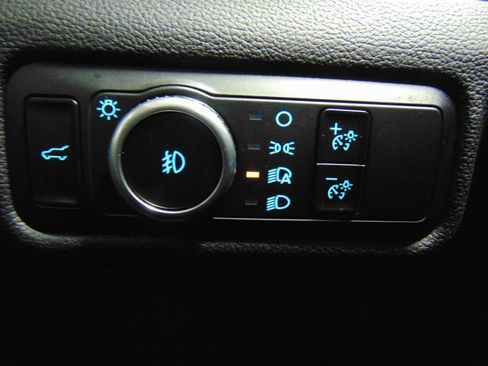 Used 2023 Ford Explorer XLT w/ Equipment Group 202A AWD/4WD image 16