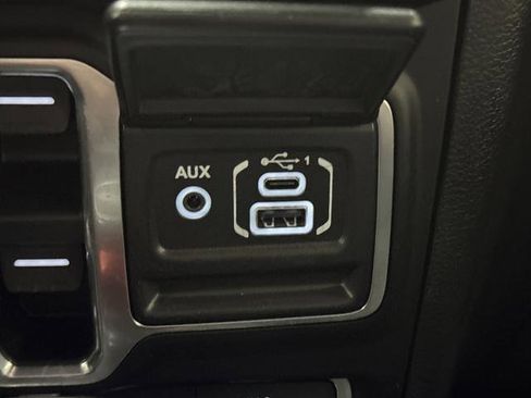 Used 2021 Jeep Wrangler Unlimited Sahara image 23