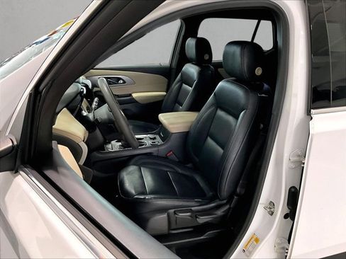 Used 2023 Chevrolet Traverse LS FWD image 27