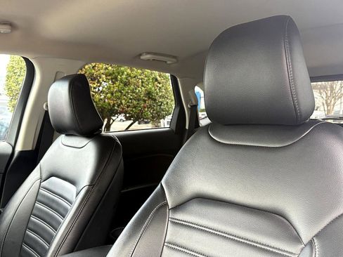 Used 2023 Ford Edge SEL image 18