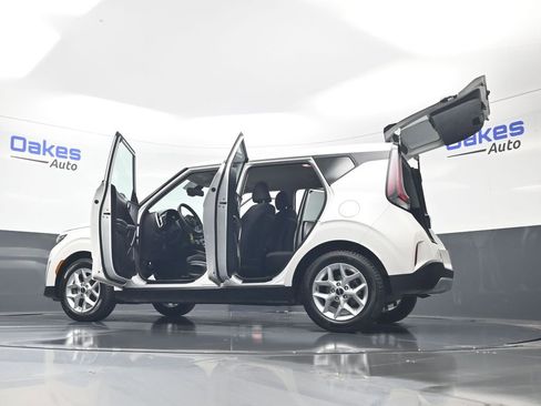 Used 2023 Kia Soul LX w/ LX Technology Package FWD image 58