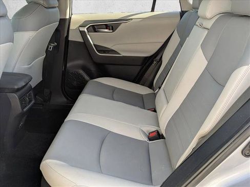 Used 2022 Toyota RAV4 XLE Premium image 19